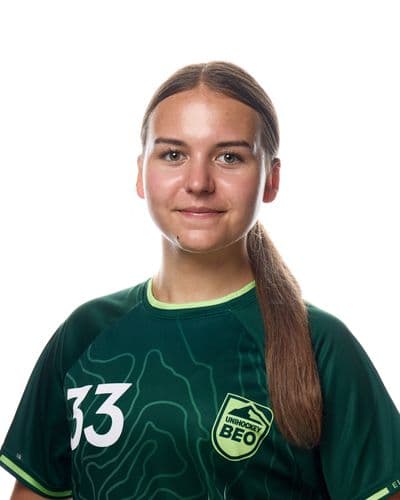 33 Theresa Pekárková
